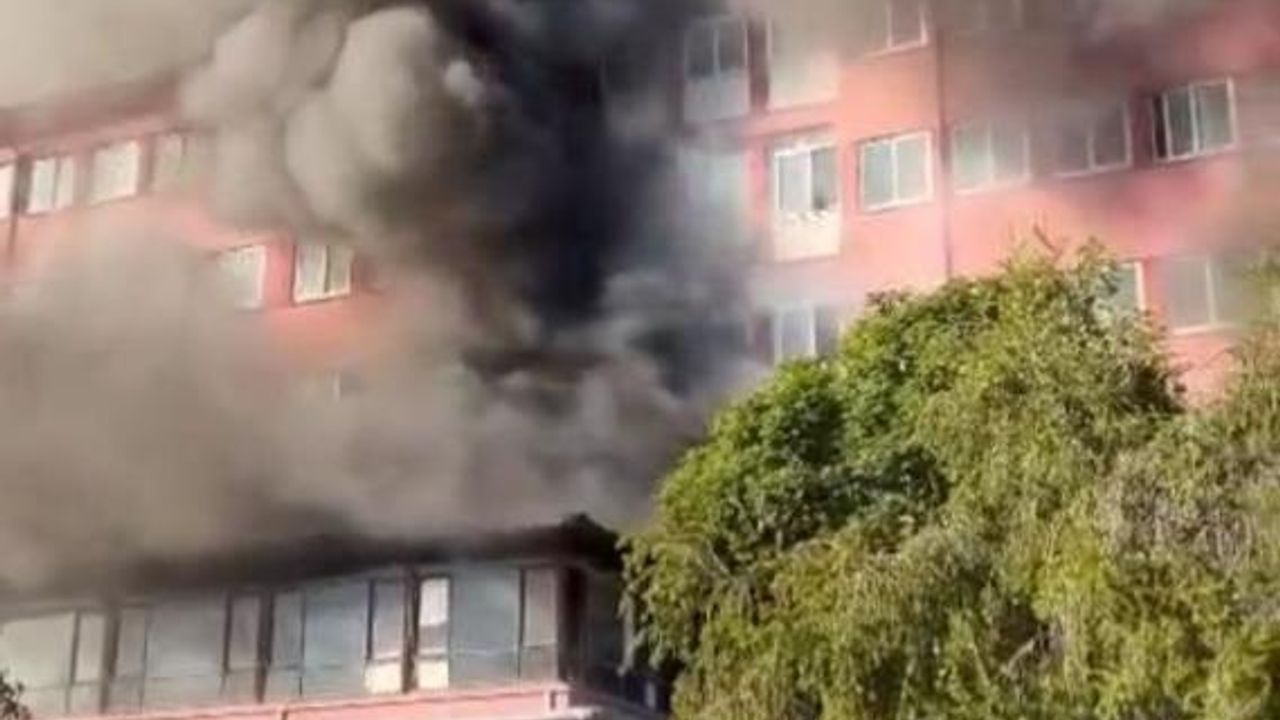Adana'da eski devlet hastanesinde yangın: 2 işçi mahsur kaldı