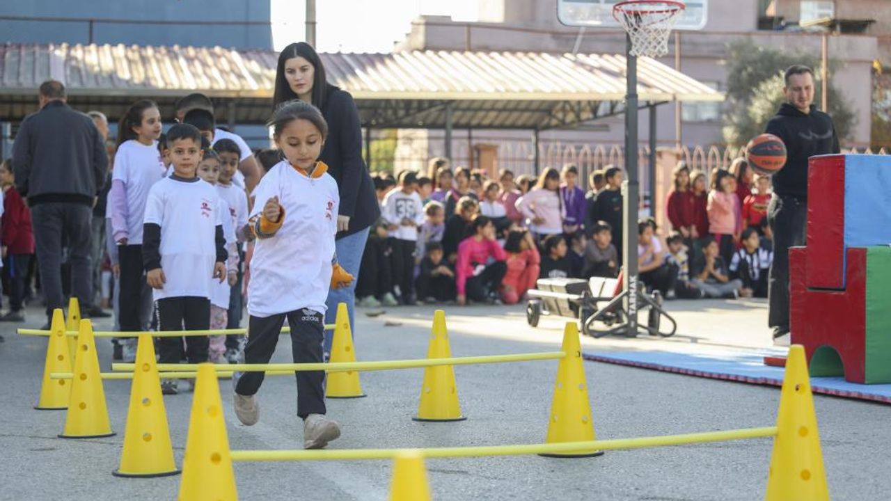 Mersin'de sporbüs ile çocuklar sporla buluşuyor
