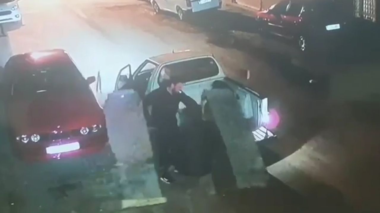 Mersin'de hırsızlar iş yerinin önündeki rampayı çaldı
