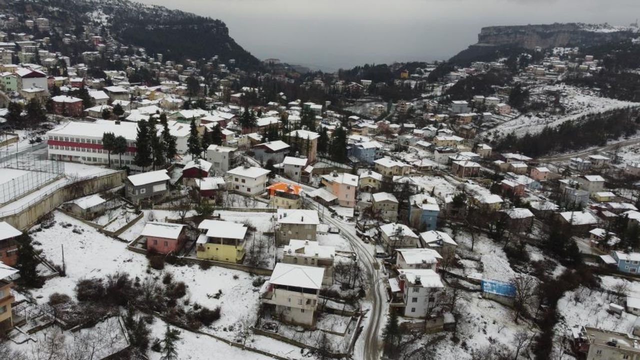 Tatil şehri Mersin'de kar güzelliği