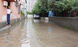 Adana’da sabah saatlerinde etkili olan sağanak her yeri su altında bıraktı