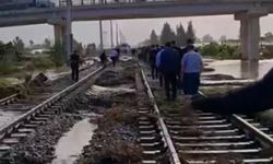 Mersin'de yağışlar tren seferlerini de durdurdu