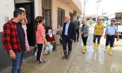 Akdeniz Belediyesi, yağıştan etkilenen vatandaşlara yardım etti