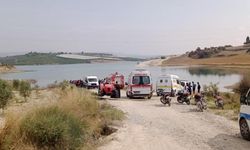 Tarsus'ta baraj gölünde araç içerisinde bir şahıs ölü bulundu