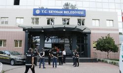 Adana’da Seyhan ve Çukurova Belediyelerine şafak baskını