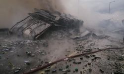 Mersin'de kaza yapan parfüm yüklü tır yandı: 1 yaralı