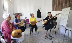 Mersin'de kadınlara bağlama kursu