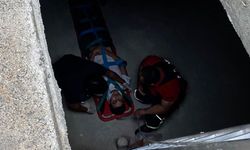 Mersin'de inşaat alanındaki çukura düşen işçiyi itfaiye ekipleri kurtardı