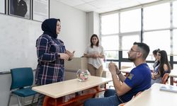 Mersin'de vatandaşlar işaret dili öğreniyor