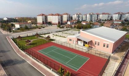 Suluova’da tenis kortunun yapımı tamamlandı
