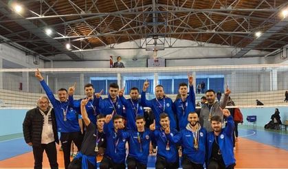 ASÜ voleybol takımı turnuvayı yenilgisiz tamamladı
