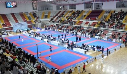 Afyonkarahisarlı karatecilerden Sivas’ta büyük başarı
