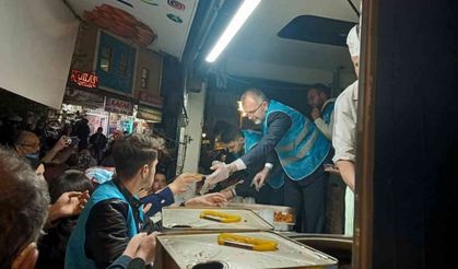 AK Parti’den Kadir Gecesi’nde lokma tatlısı ikramı