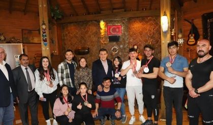 Başkan Demir, Ardahanlı sporcularla iftar yemeğinde bir araya geldi