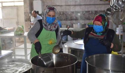 Belediye aşevi ramazanda 500 kişiye yemek ulaştırıyor