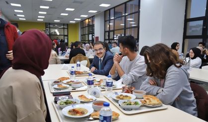 Çankırı protokolü iftarını üniversite öğrencileriyle açtı