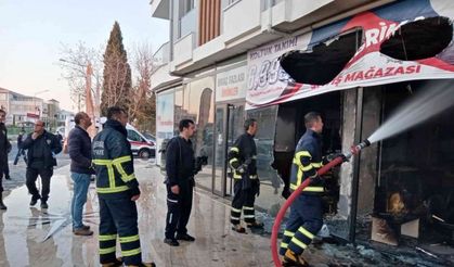 Lüleburgaz’da mobilya mağazası yandı