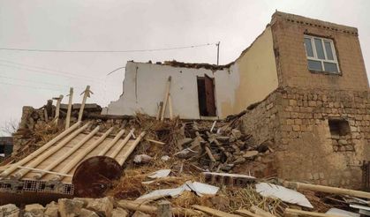 Mardin’de kerpiç ev yıkıldı, faciadan dönüldü