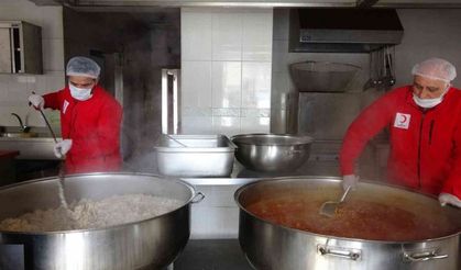 Türk Kızılay, Ramazan ayında binlerce vatandaşa sıcak yemek ulaştırıyor