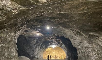 Üniversite öğrencileri, yerin 150 metre altındaki tuz mağarasını keşfetti