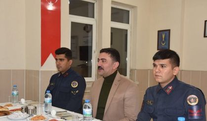Vali Tekbıyıkoğlu, jandarma personeliyle sahur yaptı