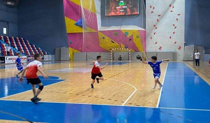 Yıldızlar Hentbol Türkiye Şampiyonası Zonguldak’ın ev sahipliğinde sürüyor