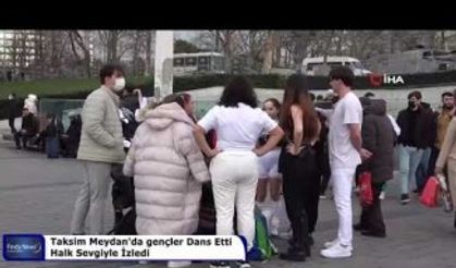 Yer; Taksim Meydanı! Genç kızların dansını gören dönüp bir daha baktı