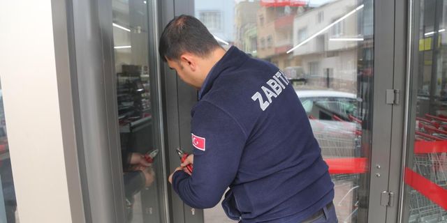 Mersin'de uygun şartları taşımayan zincir market mühürlendi