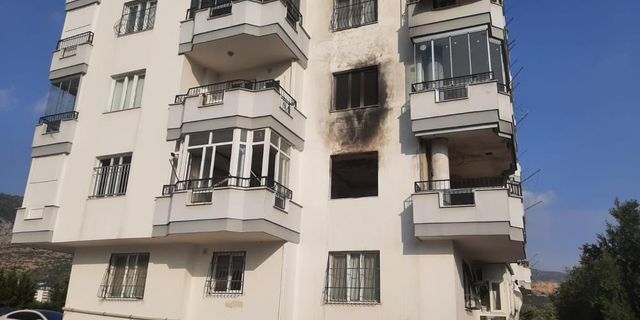 Adana'da bir haftada 8 yangın çıkan binada apartman sakinleri sopayla nöbete başladı