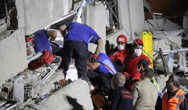 Depremde 30 kişiye mezar olan apartmanın davasında karar için bilirkişi raporu beklenecek