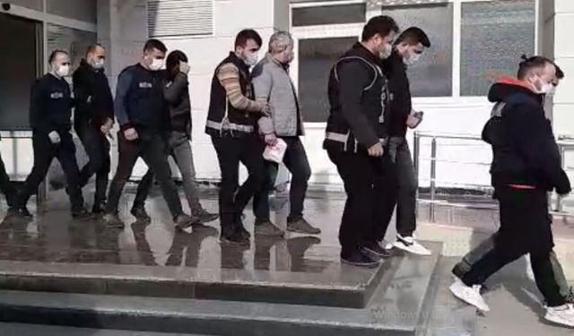Mersin'de FETÖ operasyonu: 5 tutuklama