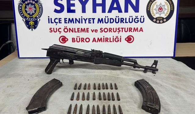 Adana'da kadının pazar arabasından uzun namlulu silah çıktı