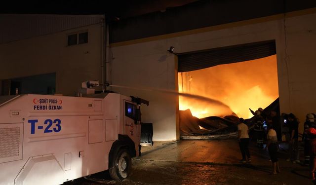 Adana'da fabrika yangını TOMA desteğiyle kontrol altına alındı
