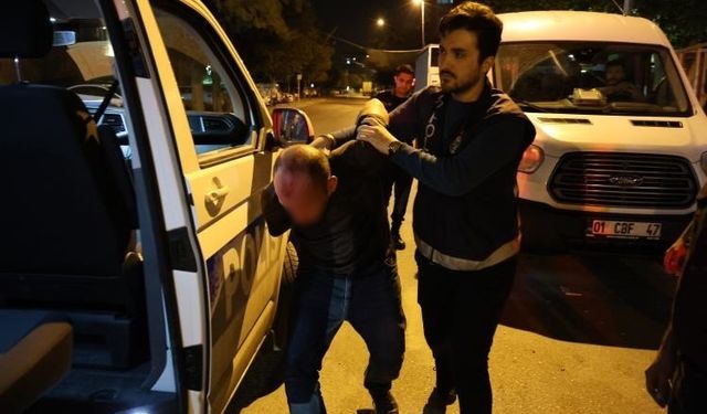 Adana'da polisi ezip kaçmak isteyen 2 kişi tutuklandı