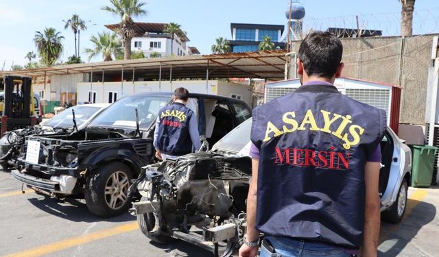 Mersin'de 10 milyonluk lüks araçlar ele geçirildi: Yedek parça için kaçak getirilmiş