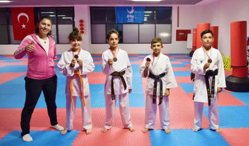 Aliağalı karateciler şampiyonadan 4 madalya ile döndü