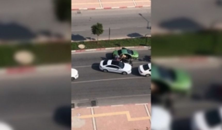 Mersin'de trafikte tartıştığı kadınları sopayla dövdü