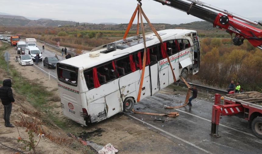 Mersin'de otobüs kazası: 1'i ağır 10 yaralı hastaneye sevk edildi