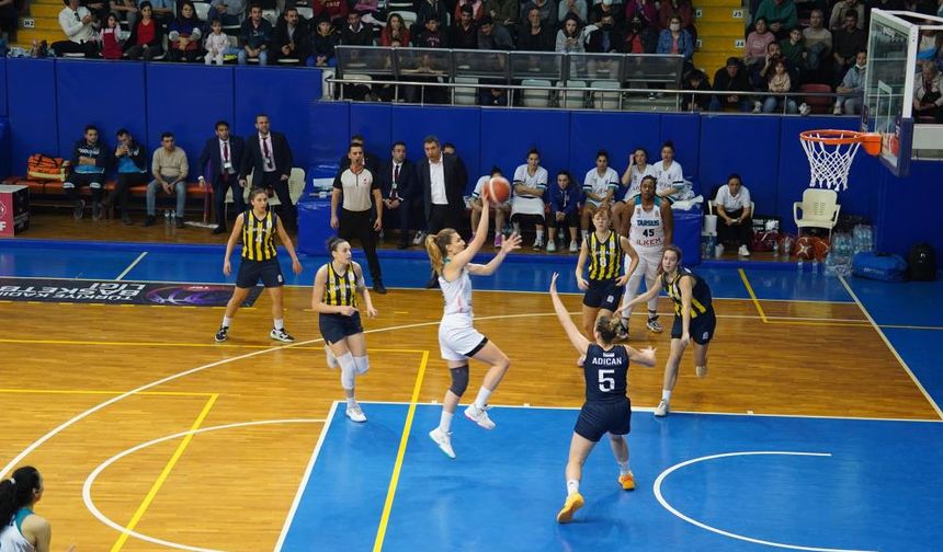 Tarsus Belediyesi Kadın Basketbol Takımı evinde Fenerbahçe'yi yendi