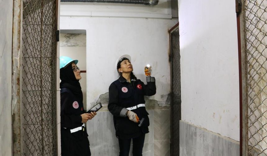 Adana'da uzman ekipler hasar tespiti için sahada