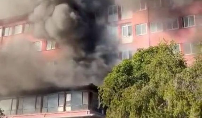 Adana'da eski devlet hastanesinde yangın: 2 işçi mahsur kaldı