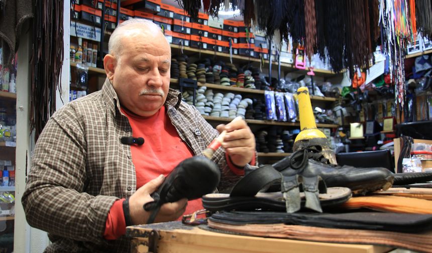 Mersin'de ayakkabı tamircileri çırak bulmakta zorlanıyor