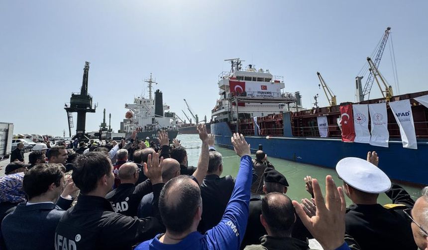 8. "İyilik Gemisi" Gazze'ye uğurlandı